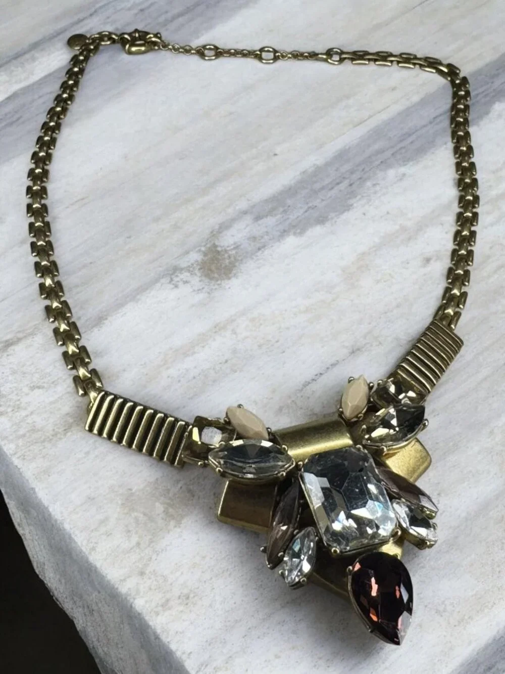 Vintage-Inspired Statement Necklace With Rhinestone Pendant & Gold-Tone Chain 16